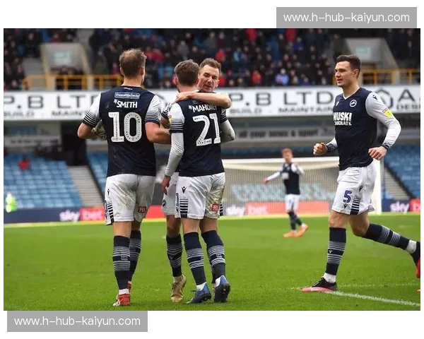 铁血与荣光的碰撞:当诺丁汉森林遇见米尔沃尔,这才是英格兰足球的灵魂