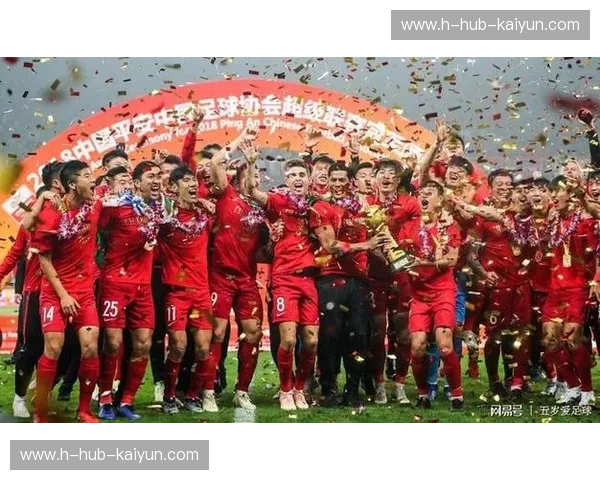 巅峰对决，荣耀之战：恒大与史浩克的绿茵传奇